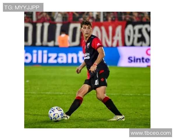 冷漠球星瞬间定格：足球场上无情的表情背后隐藏着什么故事